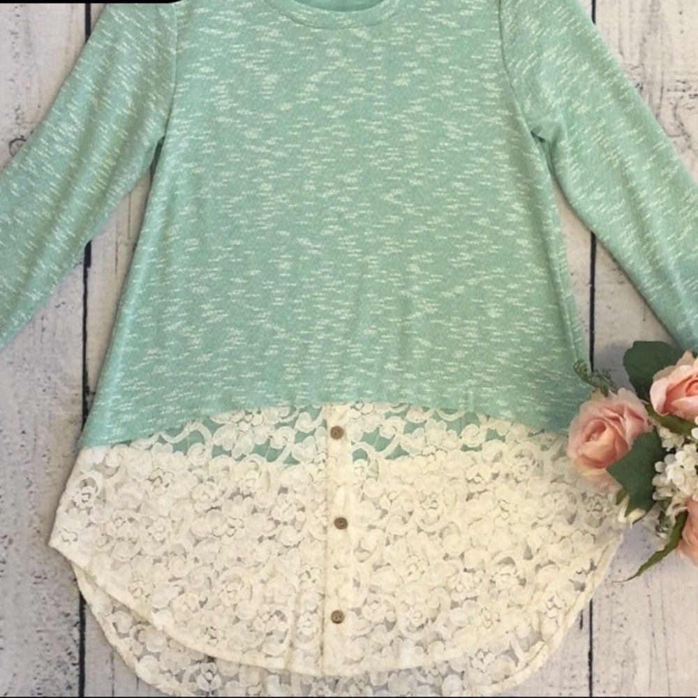 Tunic With Lace Bottom And Buttons - image 3